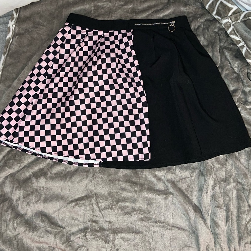 XL black and pink checkered half black skirt